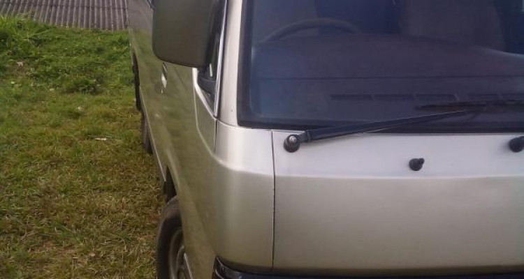 NISSAN CARAVAN 1996