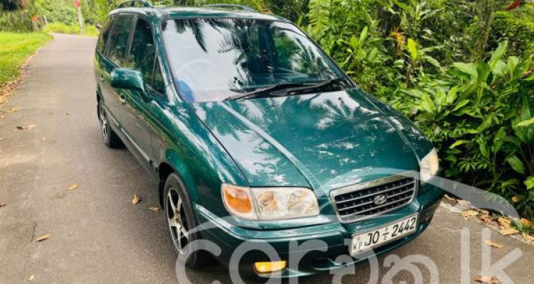 HYUNDAI TRAJET 2004