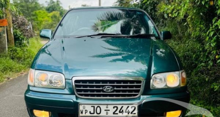 HYUNDAI TRAJET 2004