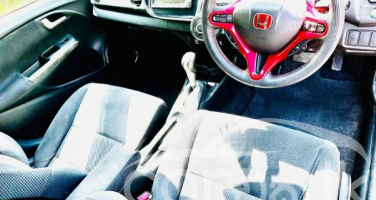 HONDA INSIGHT 2011
