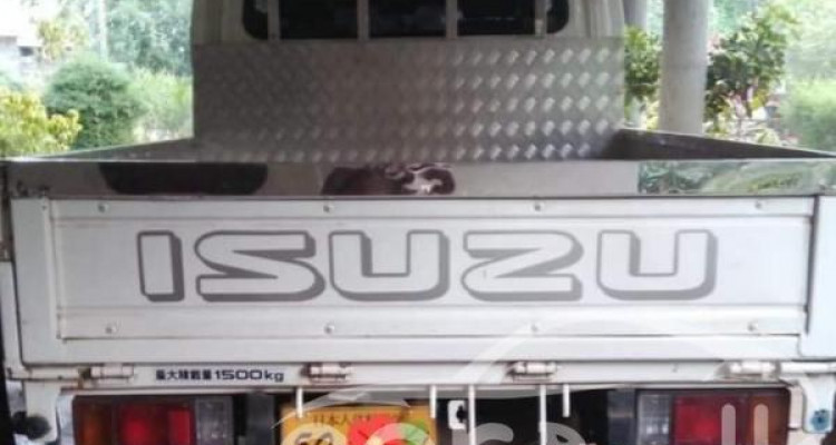 ISUZU ELF 1982