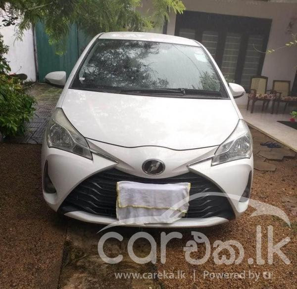 TOYOTA VITZ 2017