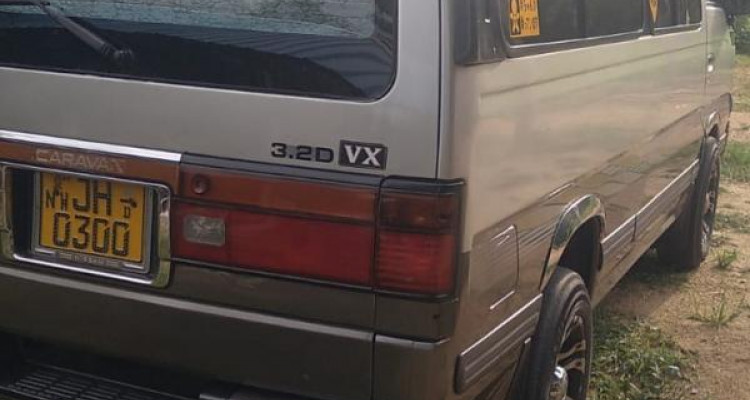 NISSAN CARAVAN 1998