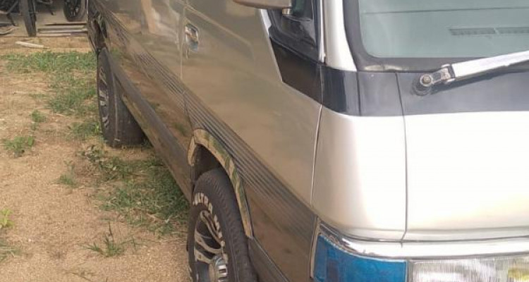 NISSAN CARAVAN 1998