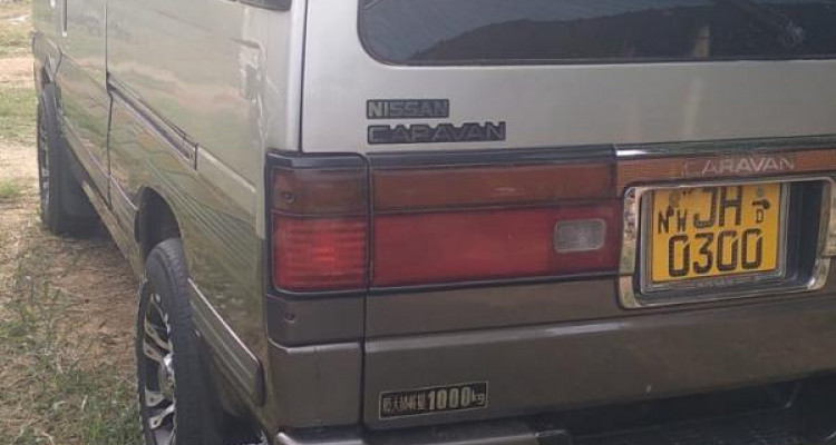 NISSAN CARAVAN 1998