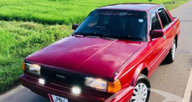 NISSAN TRAD SUNNY 1989