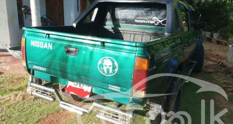 NISSAN D21 1989