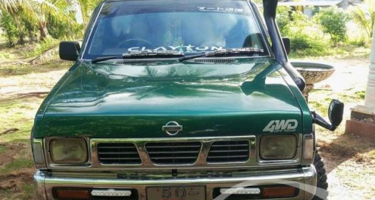 NISSAN D21 1989