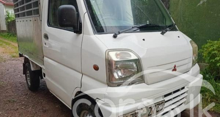 MITSUBISHI MINICAB 2000