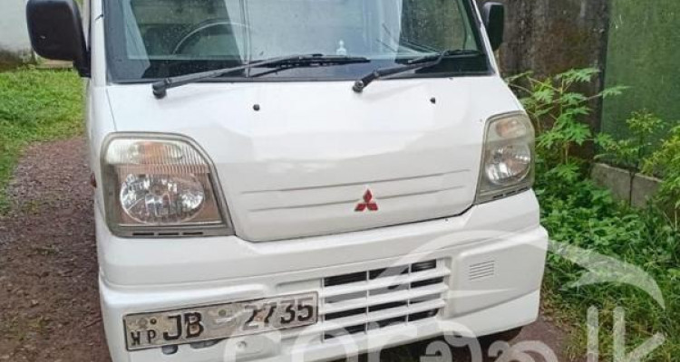 MITSUBISHI MINICAB 2000