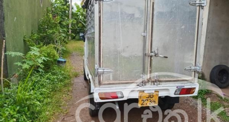 MITSUBISHI MINICAB 2000