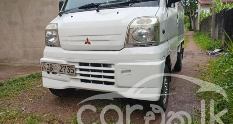MITSUBISHI MINICAB 2000