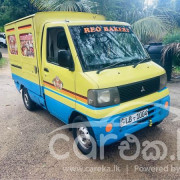 MITSUBISHI MINICAB 2002