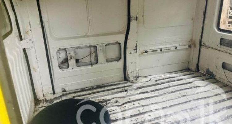 MITSUBISHI MINICAB 2002