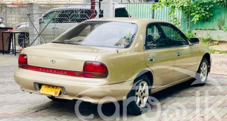 NISSAN BLUEBIRD 1998