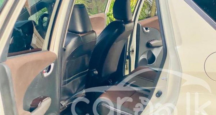 HONDA FIT SHUTTLE 2013