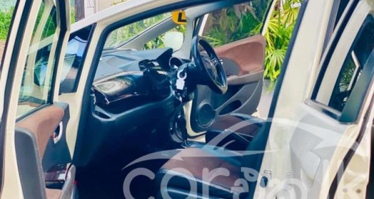HONDA FIT SHUTTLE 2013