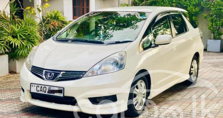 HONDA FIT SHUTTLE 2013