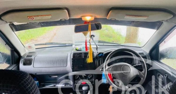 SUZUKI SWIFT 2002