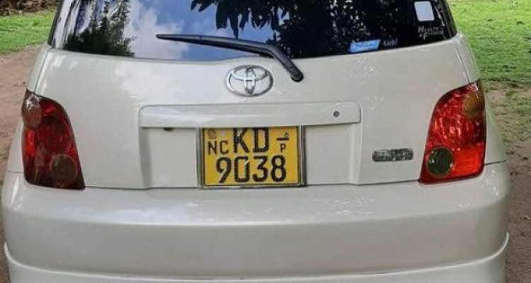 TOYOTA IST 2004