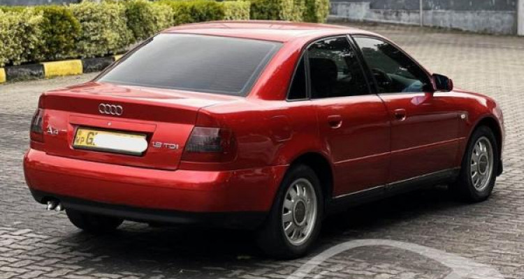 AUDI A4 2001