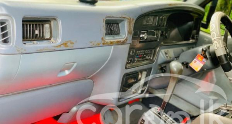 NISSAN CARAVAN 1992