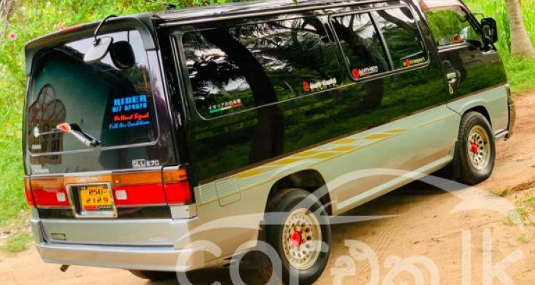 NISSAN CARAVAN 1992