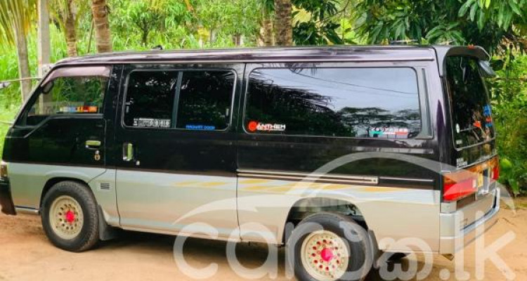 NISSAN CARAVAN 1992