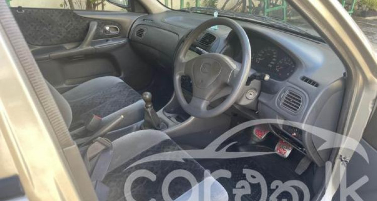 MAZDA FAMILIA 323 2000