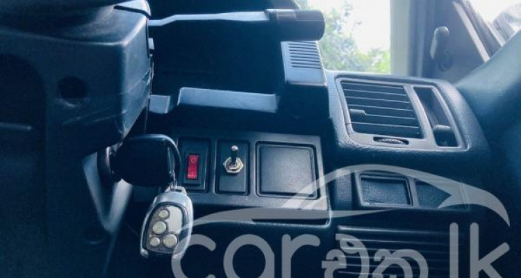 MAZDA FAMILIA 1989