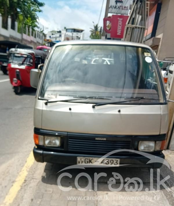 NISSAN CARAVAN 1998