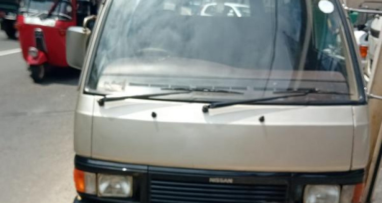 NISSAN CARAVAN 1998