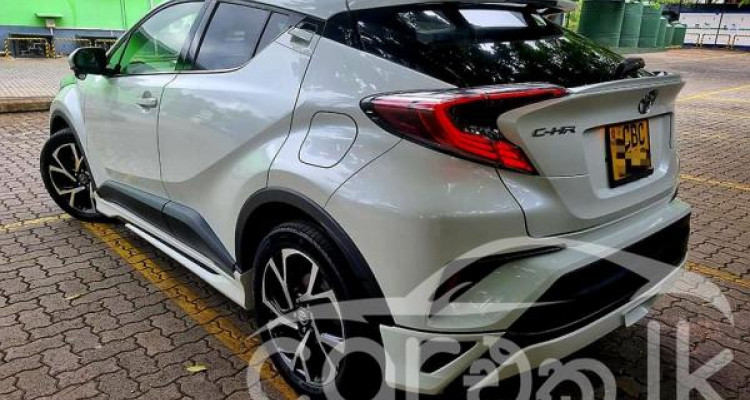 TOYOTA C-HR 2017