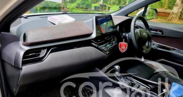 TOYOTA C-HR 2017