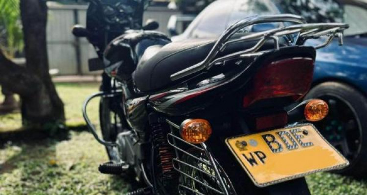 BAJAJ CT100 2016