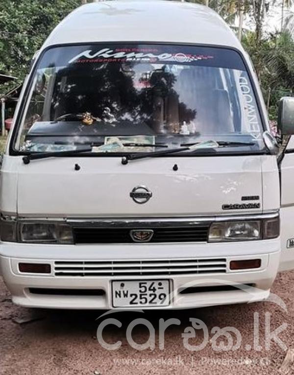 NISSAN CARAVAN 1989