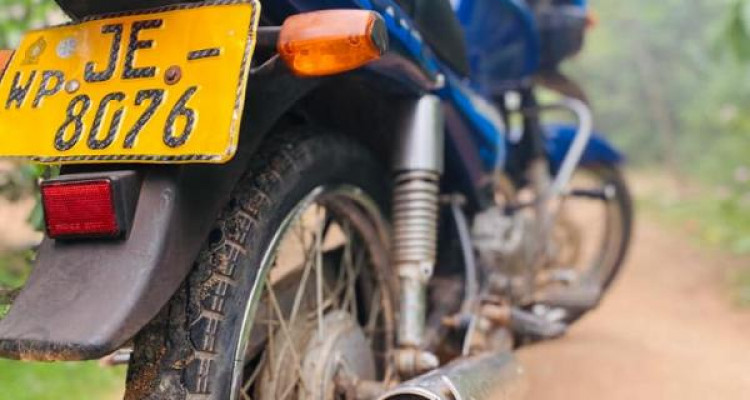 BAJAJ CALIBER 2004