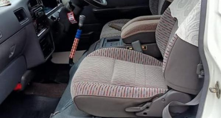 NISSAN CARAVAN 2000