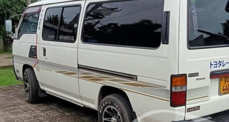 NISSAN CARAVAN 2000