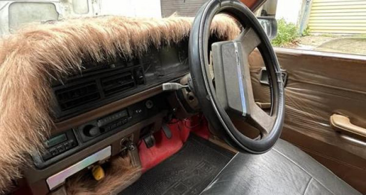 MAZDA 323 1983