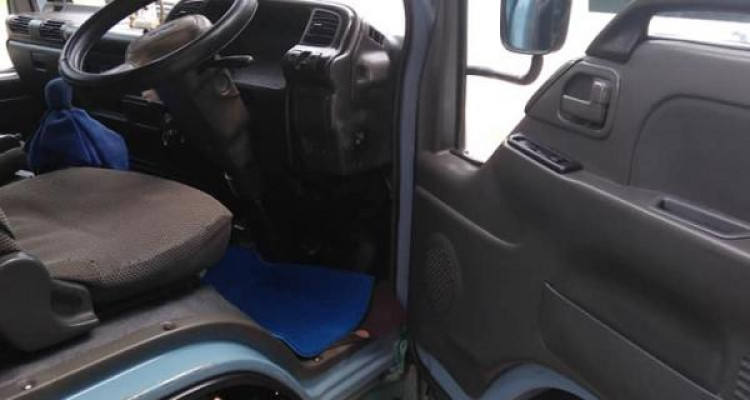 ISUZU NHR 1999