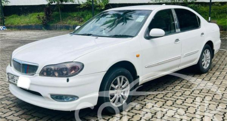 NISSAN CEFIRO 2000