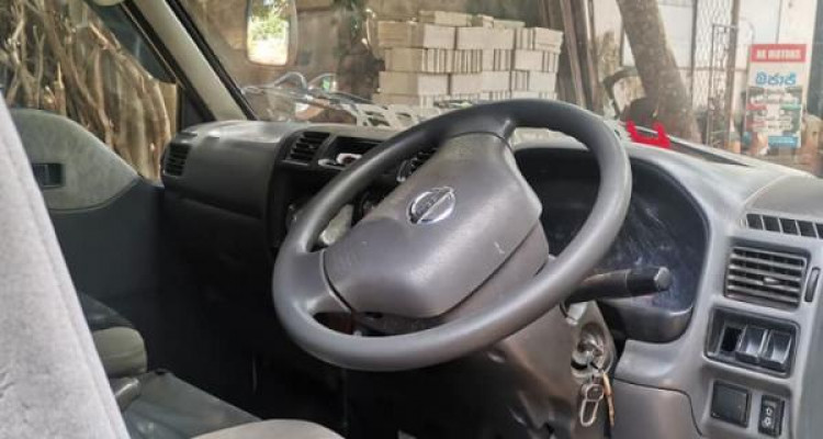 NISSAN VANETTE 2000