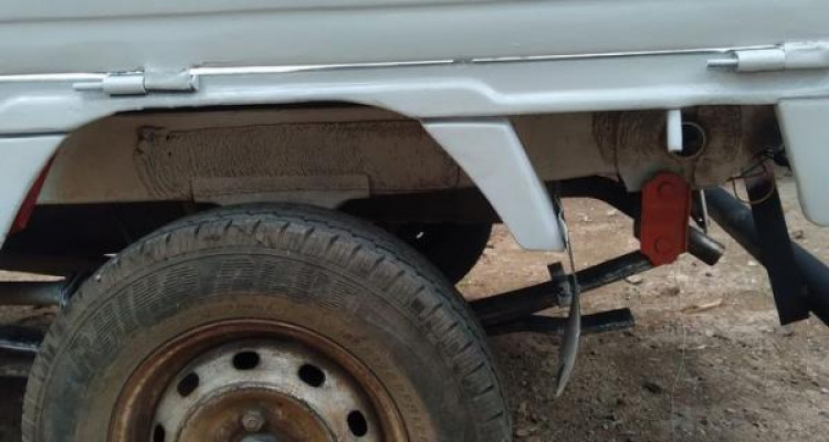 SUZUKI BATTA LORRY 2000