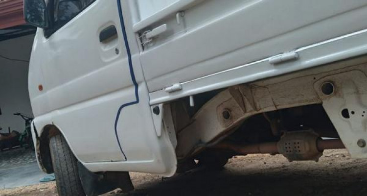 SUZUKI BATTA LORRY 2000