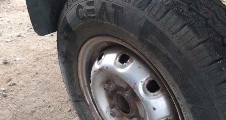 SUZUKI BATTA LORRY 2000