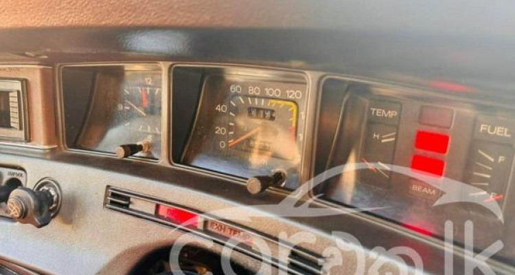 NISSAN SUNNY B211 1977