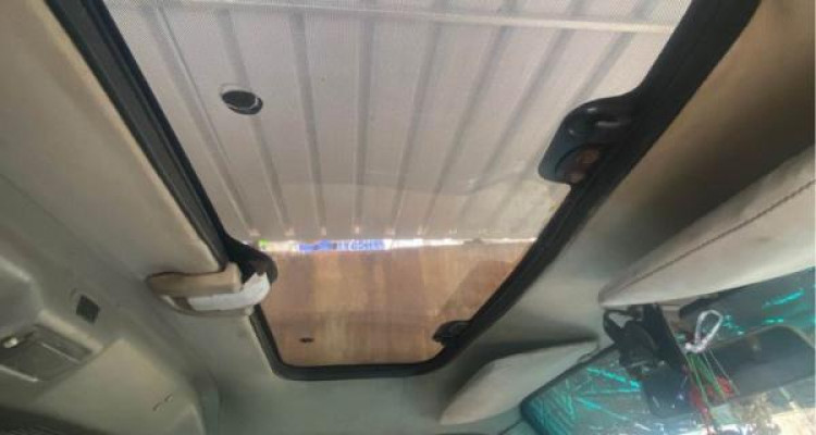 NISSAN CARAVAN 1996