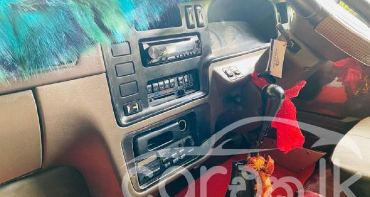 NISSAN CARAVAN 1996