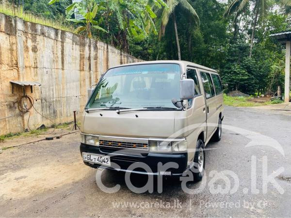 NISSAN CARAVAN 1996